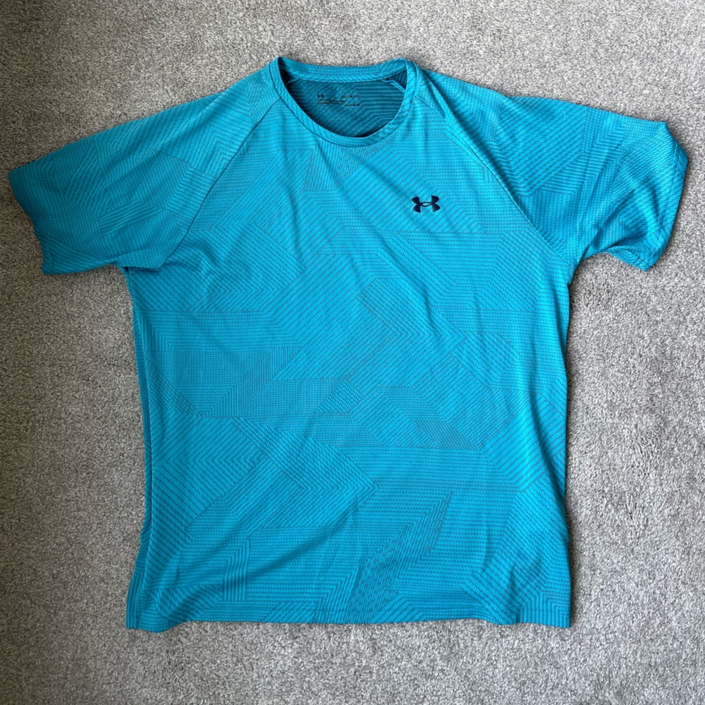 UA men’s blue workout short sleeve size XL